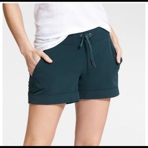 Athleta Midtown shorts 4” inseam